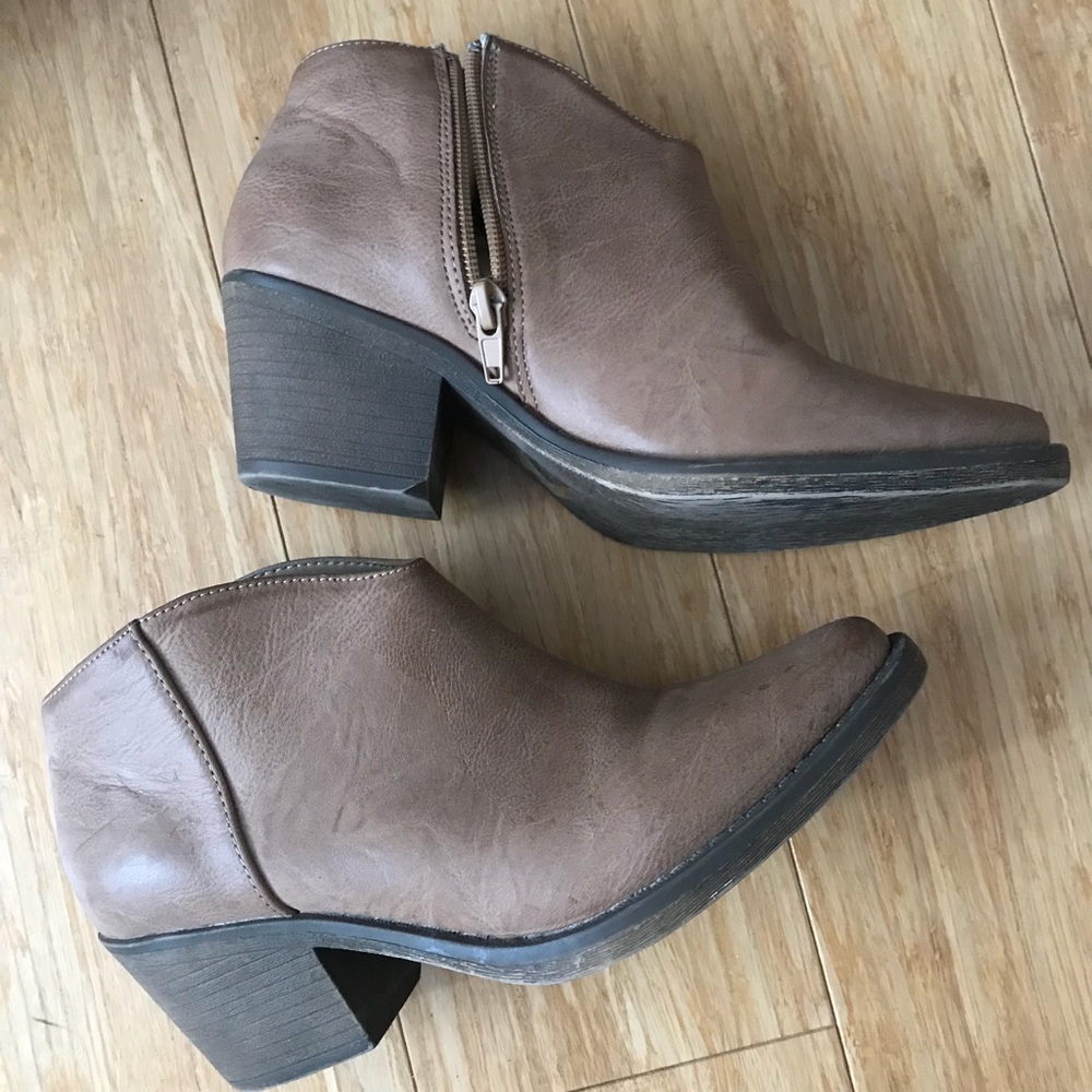 Short ankle booties 👢SIZE 6